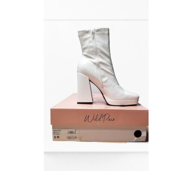 Wild Pair Women's Beautee Platform Booties Size  10  White Patent NWT - Picture 1 of 10